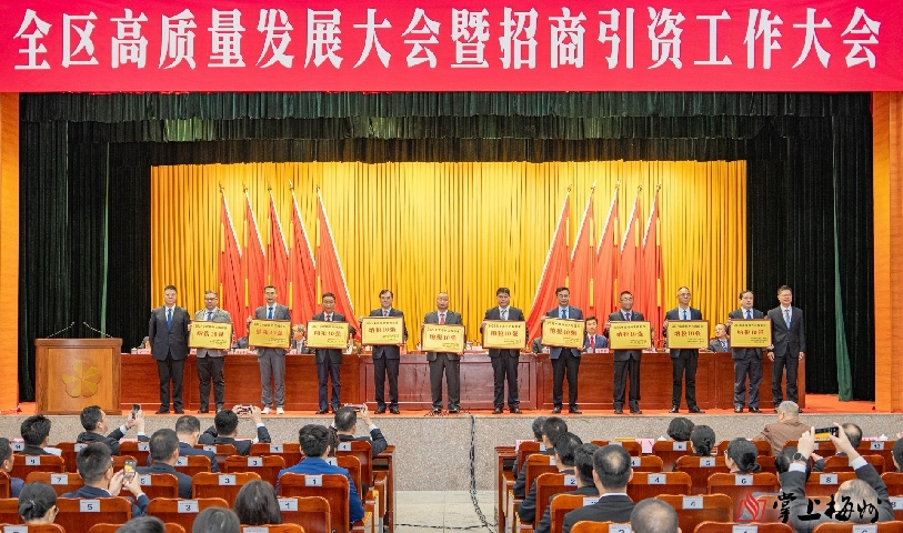 喜讯！尊龙凯时电力、梅州客商银行、宝新售电荣获“2025年度梅县区纳税10强企业”荣誉称号